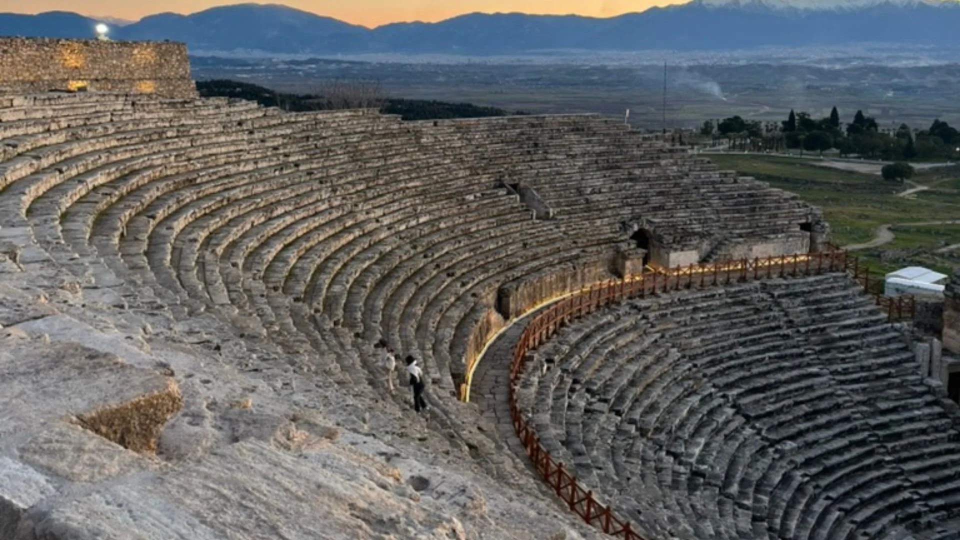 Gradas y escenario del teatro romano de Hierápolis