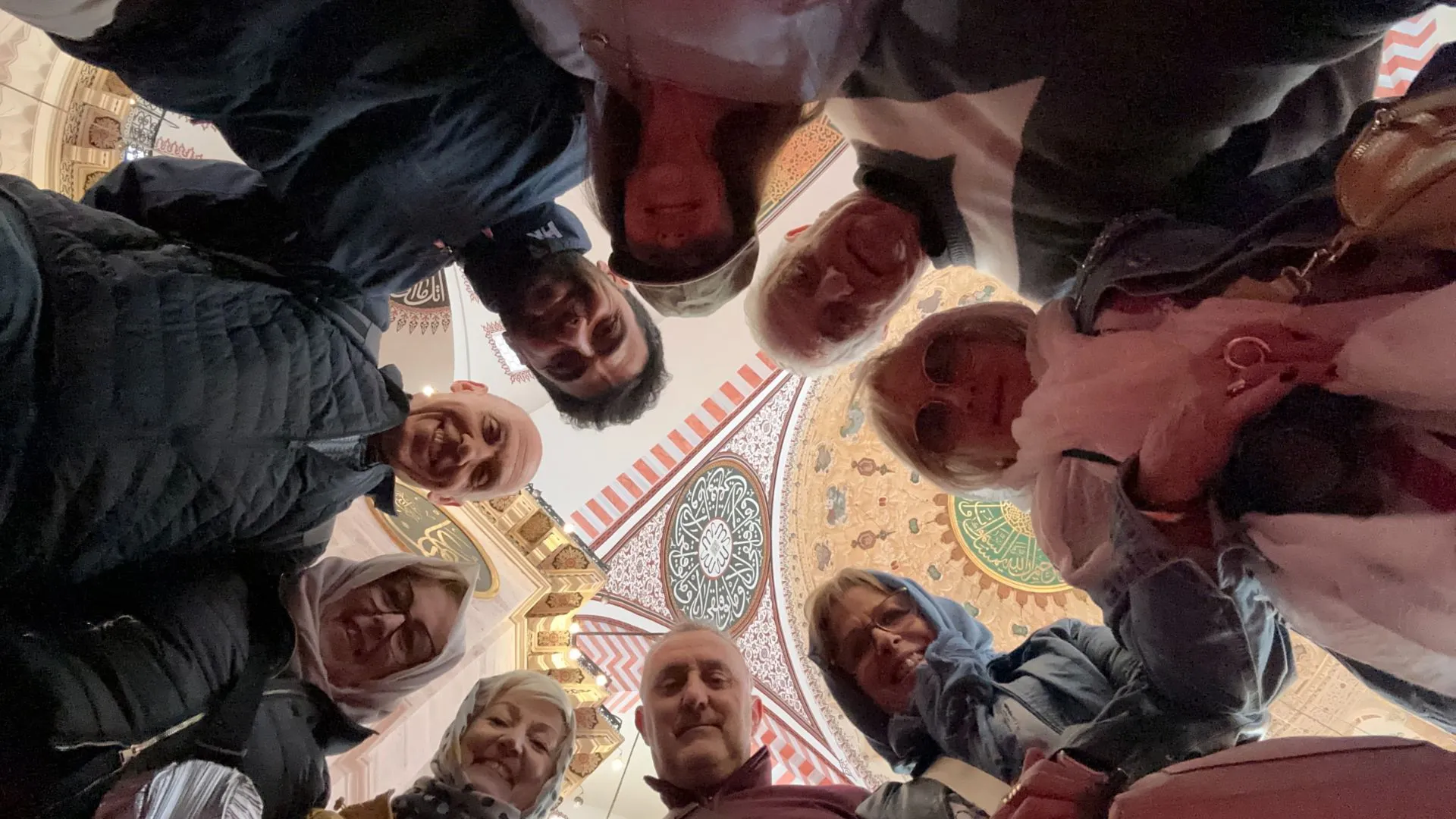 Foto circular bajo de la cupula de la mequta soliman